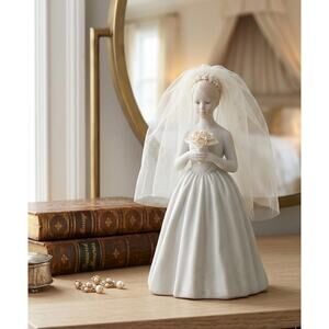 VTG 8.5" Porcelain Bride Figurine Wedding Dress & Tulle Veil 1990 Russ Berrie